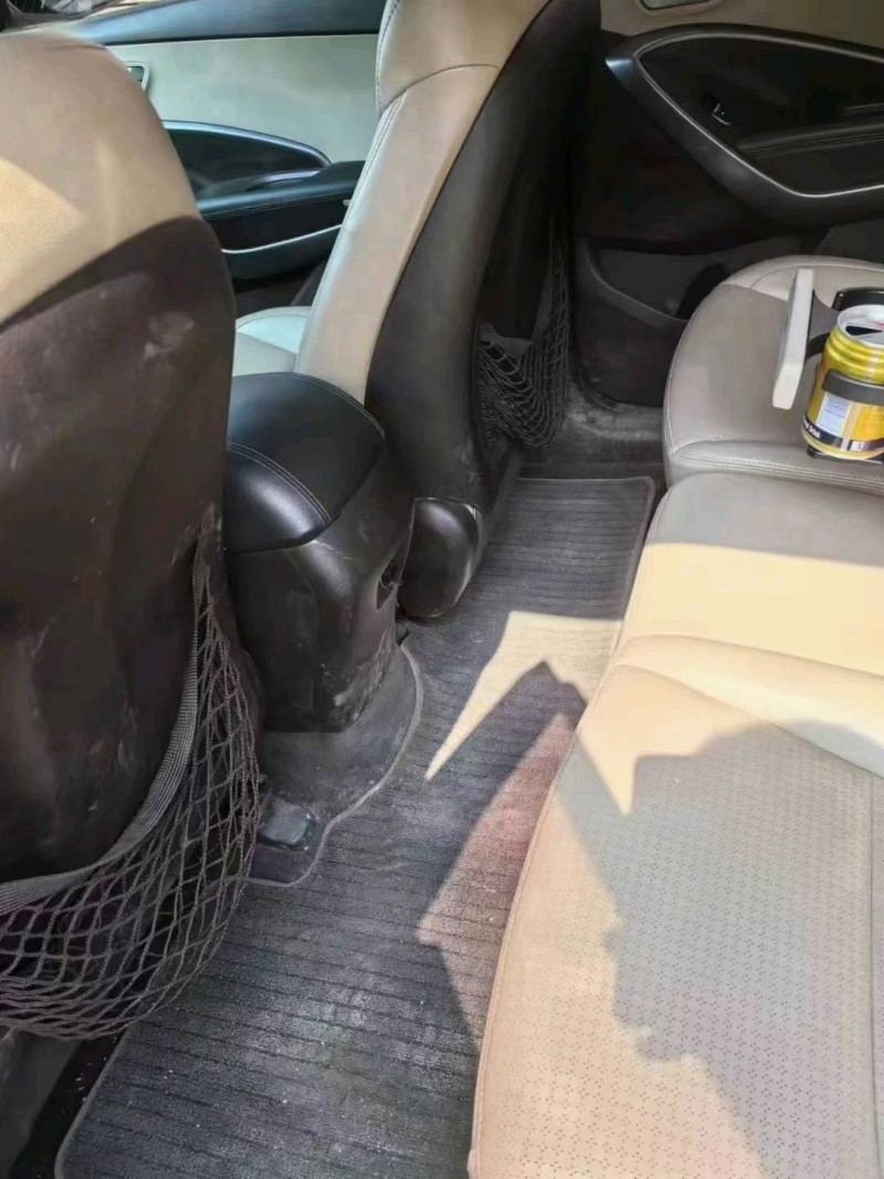 保定14年现代新胜达4