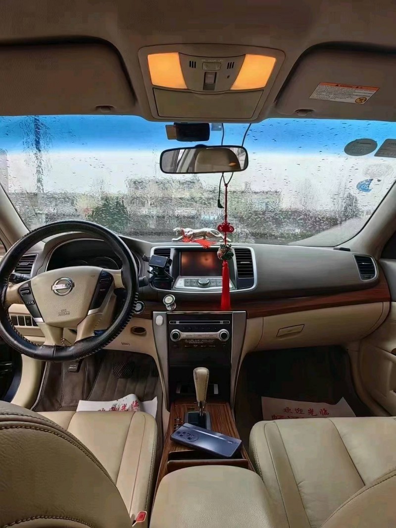 保定12年日产天籁3