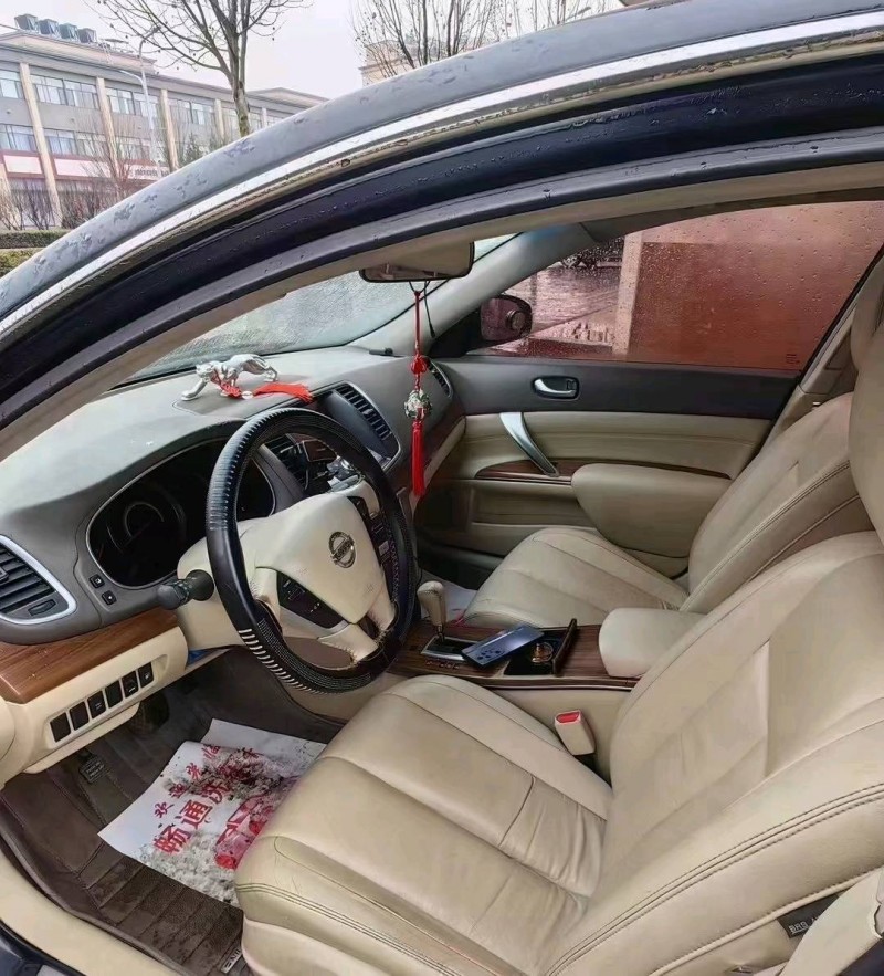 保定12年日产天籁5