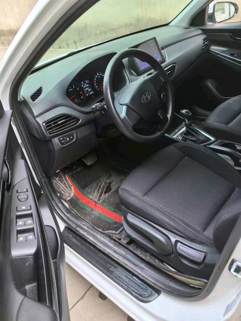 保定21年现代悦动8