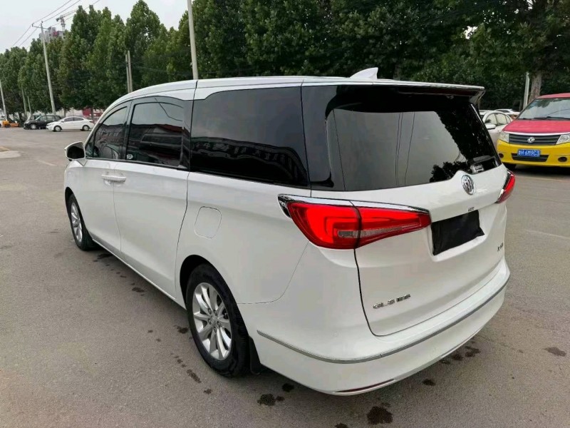 东营19年别克GL86