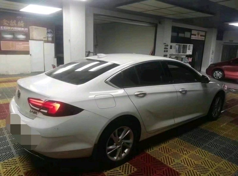 佛山21年别克君威5