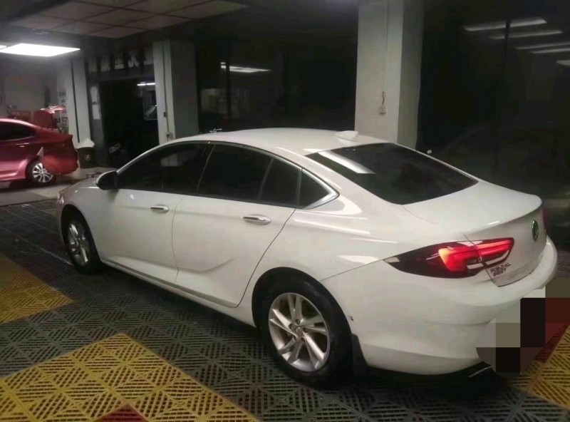 佛山21年别克君威6