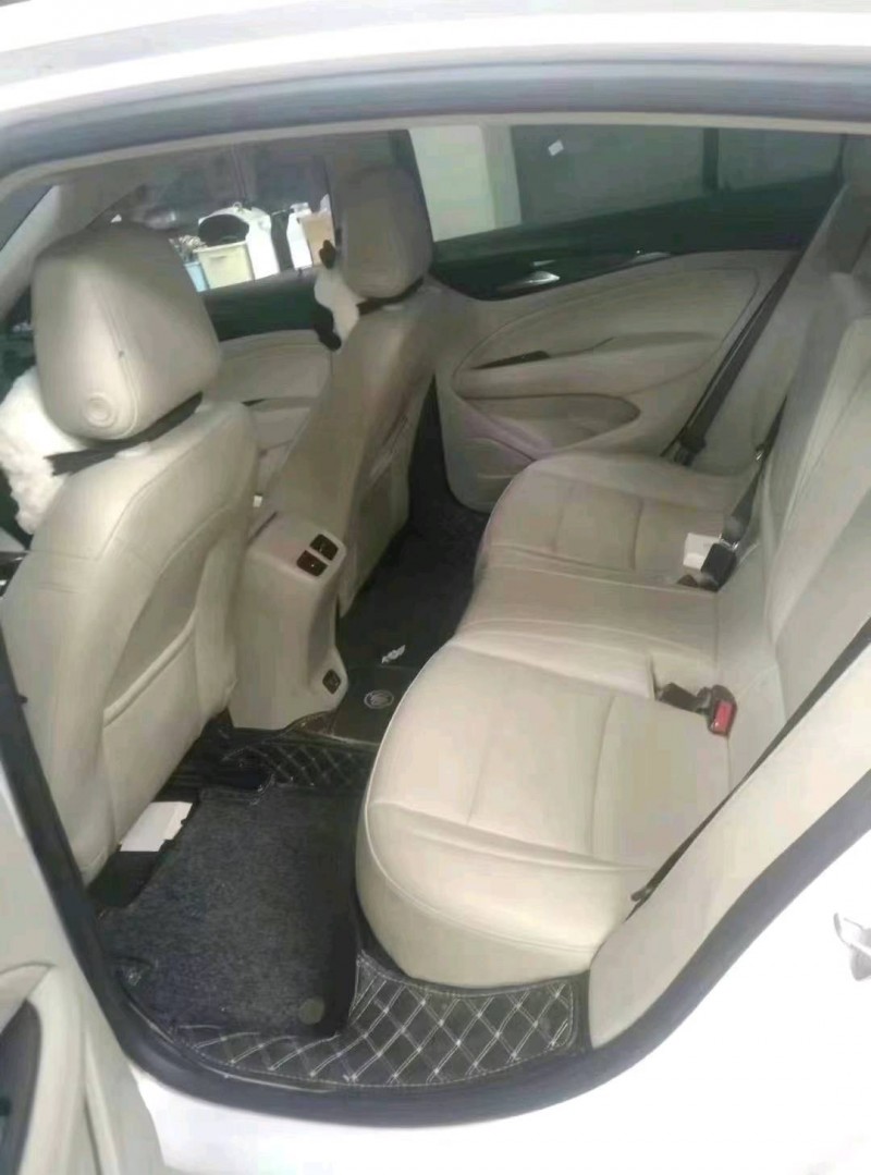 佛山21年别克君威7