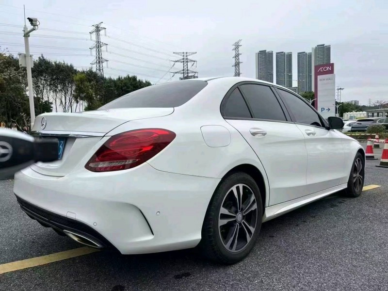广州17年奔驰C8
