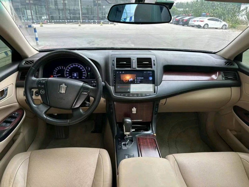 保定11年丰田皇冠5