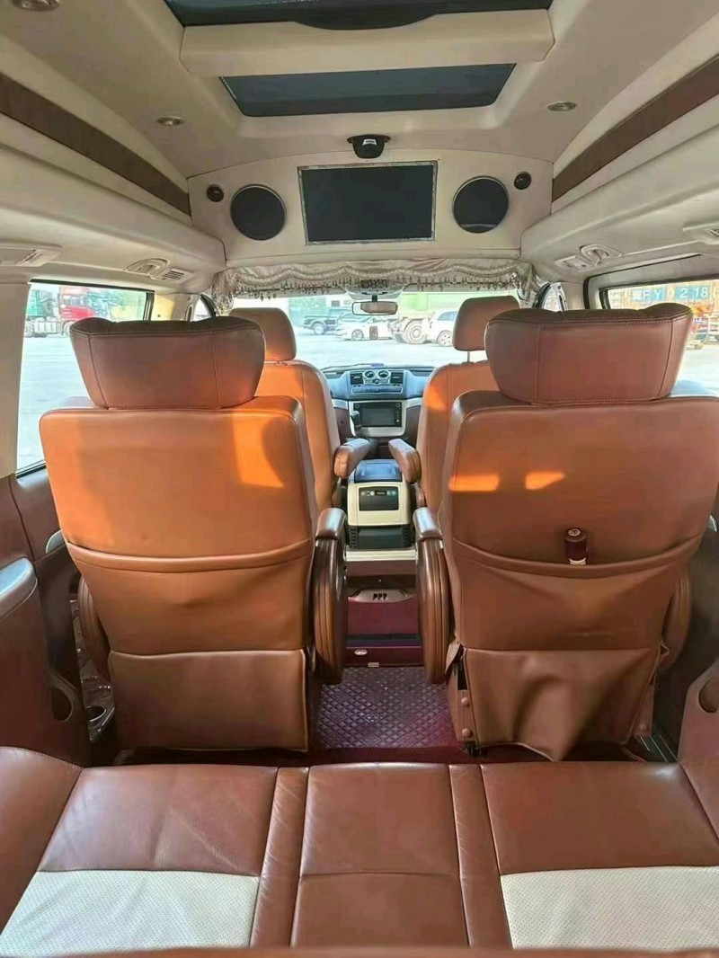 保定13年奔驰威霆8