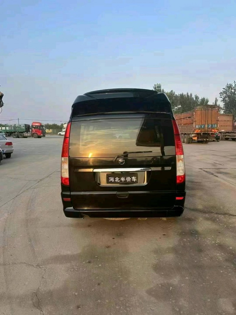 保定13年奔驰威霆9