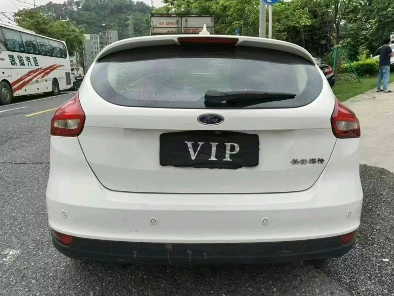 广州17年福特福克斯5