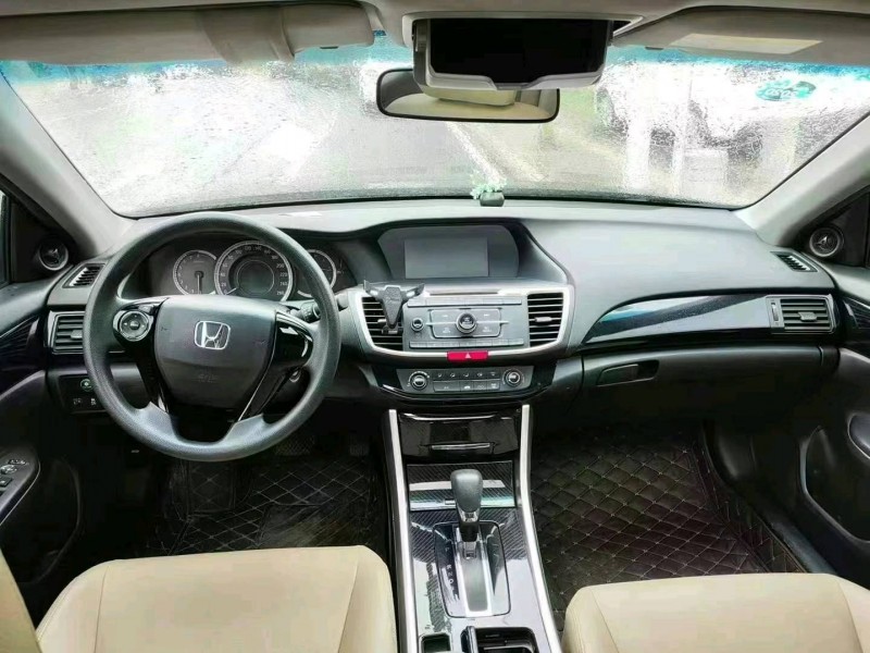 广州17年本田雅阁8