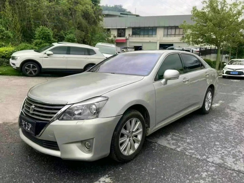 广州10年丰田皇冠2