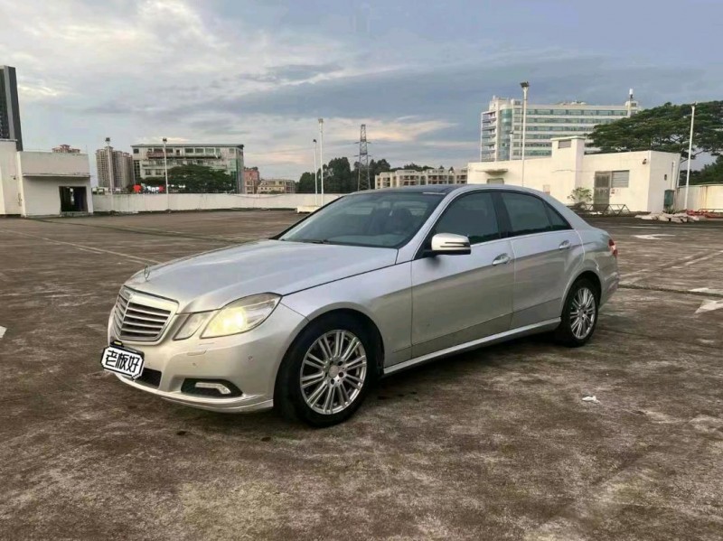 东营10年奔驰E8
