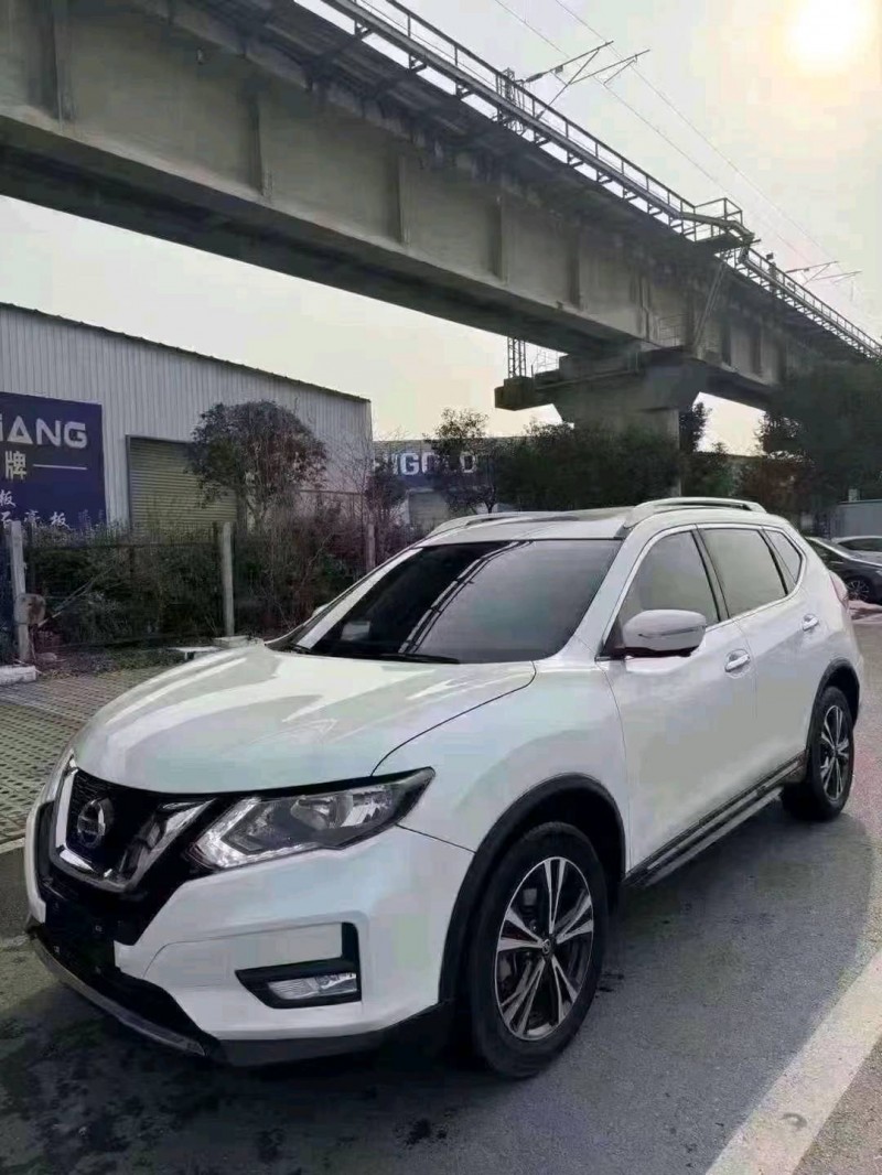 武汉19年日产奇骏2