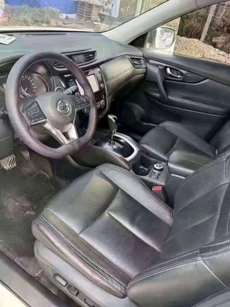 武汉19年日产奇骏3