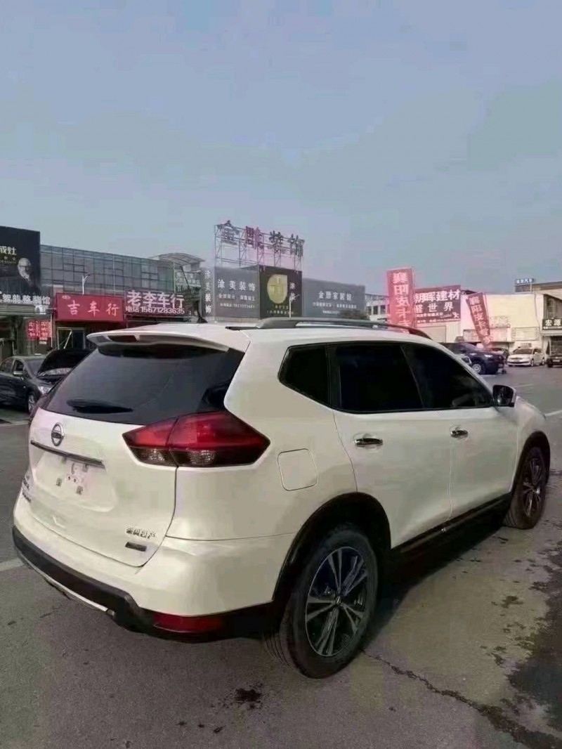 武汉19年日产奇骏4