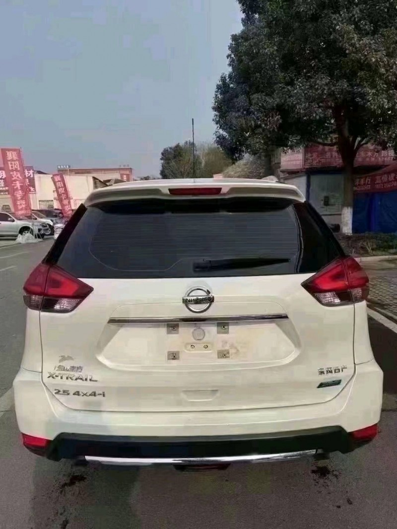 武汉19年日产奇骏5