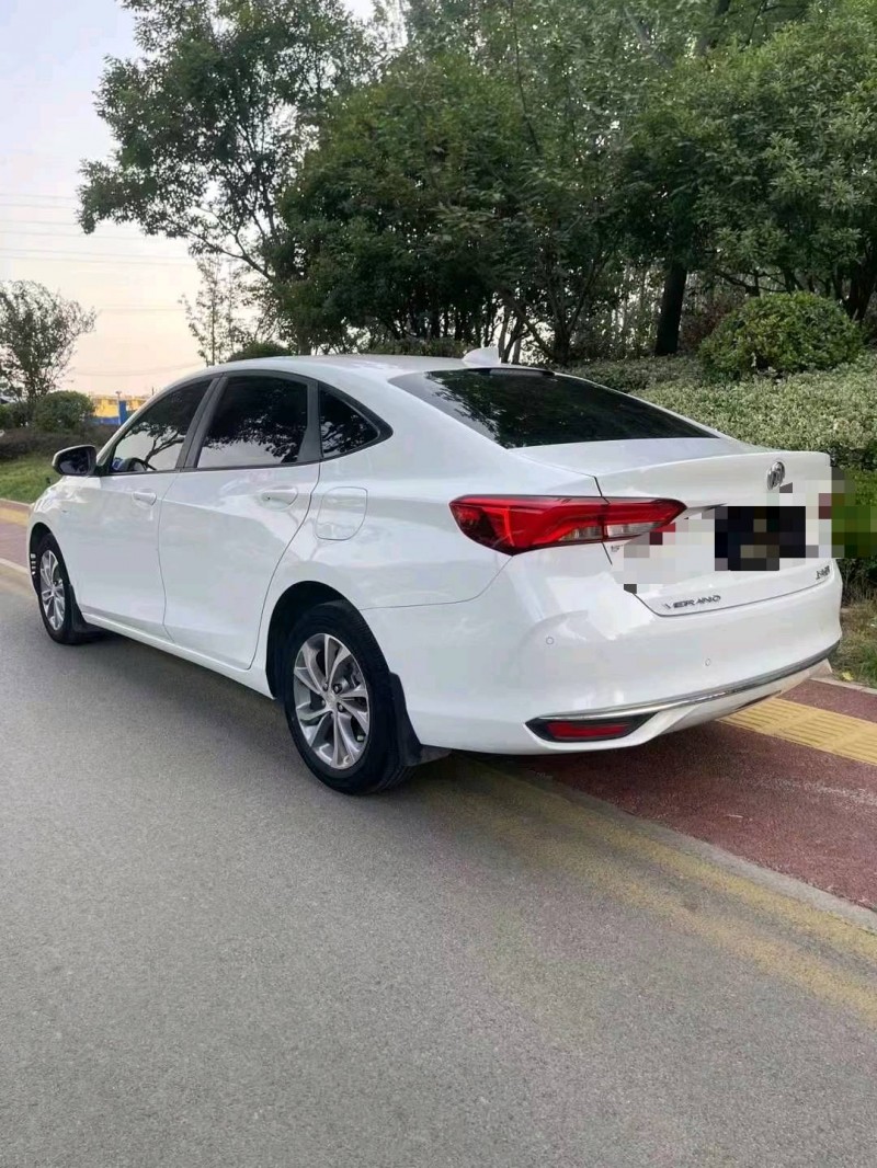 枣庄22年别克威朗8