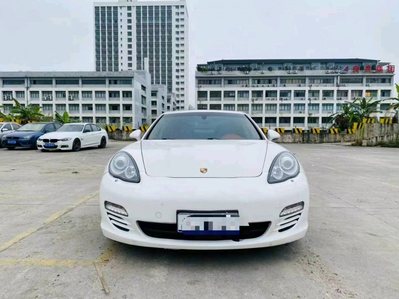 南宁13年保时捷帕拉梅拉1