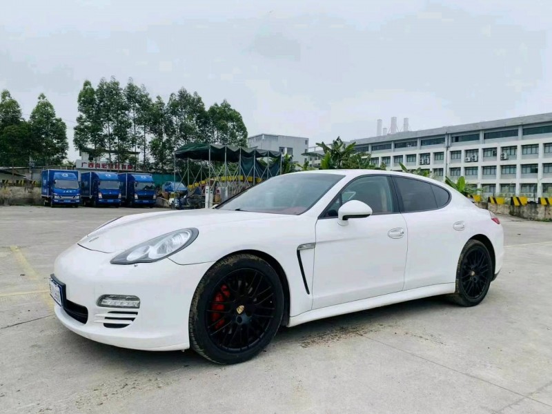 南宁13年保时捷帕拉梅拉2