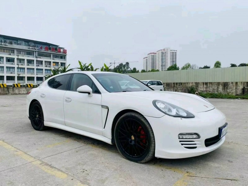 南宁13年保时捷帕拉梅拉3