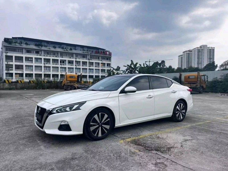 南寧21年日產天籟3