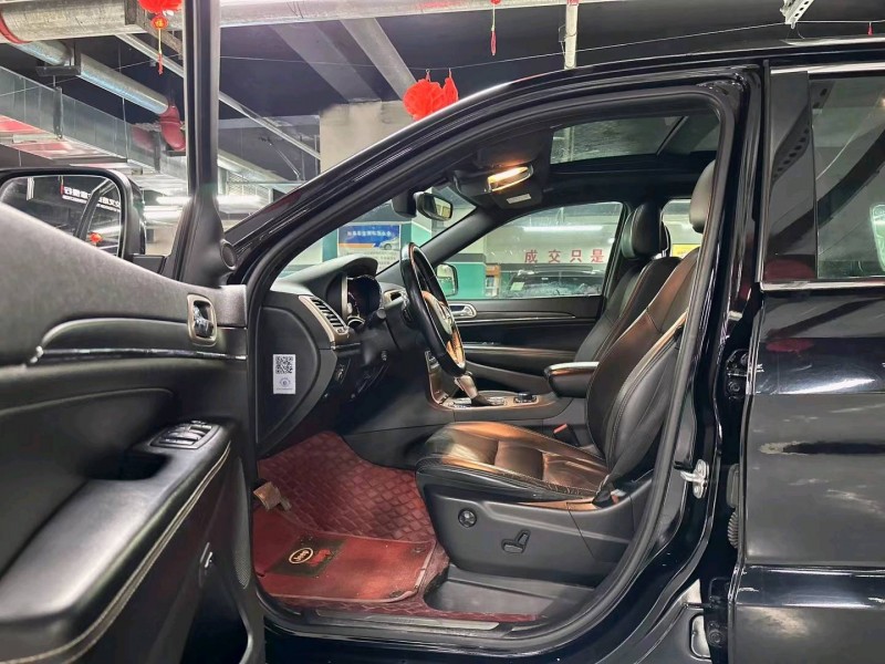 成都18年Jeep大切诺基4