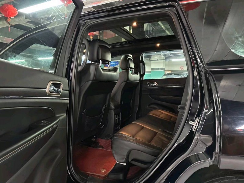 成都18年Jeep大切诺基6