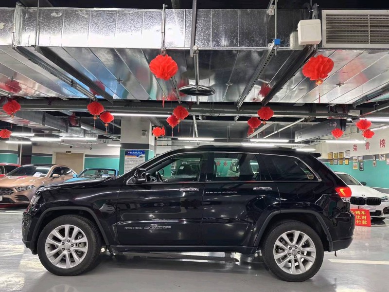 成都18年Jeep大切诺基8