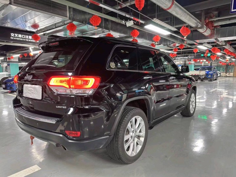 成都18年Jeep大切诺基9