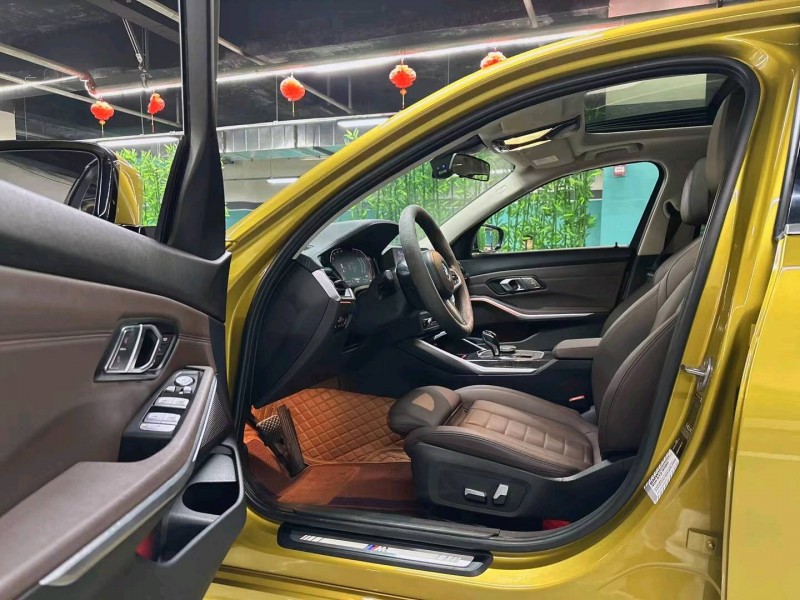 成都20年宝马3系4