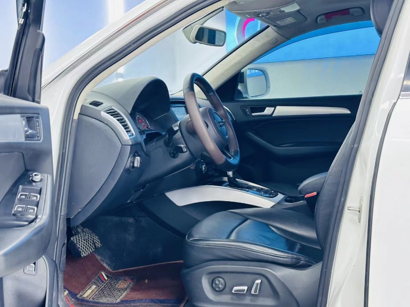 成都14年奥迪Q54