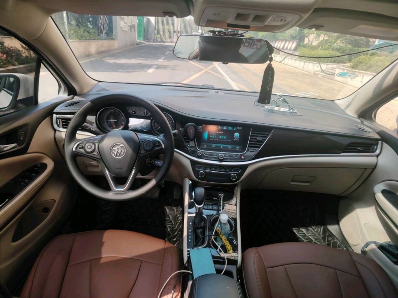 苏州18年别克威朗8