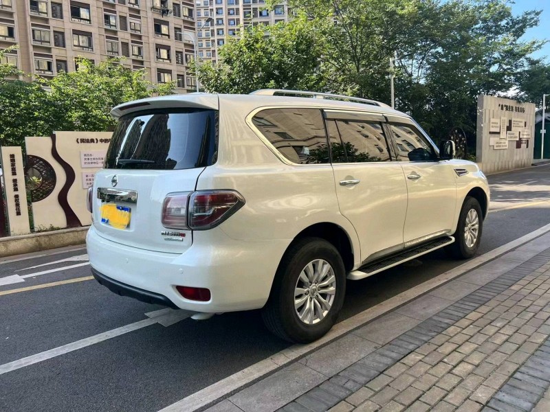苏州18年日产途乐8