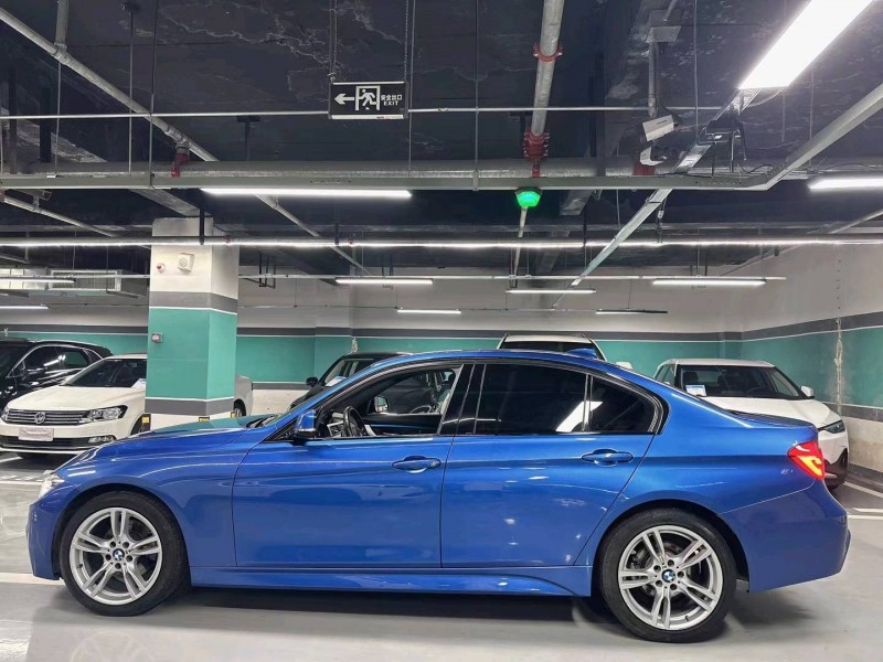 成都17年宝马3系8