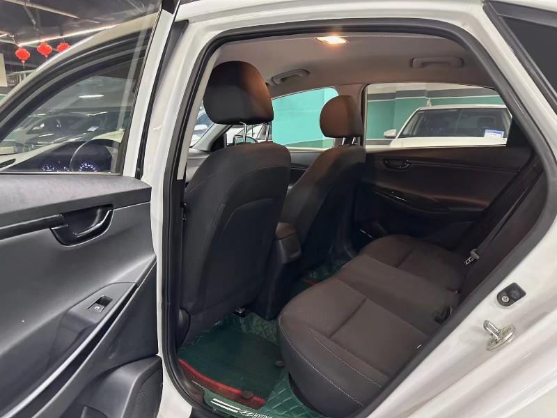 成都20年现代悦动5