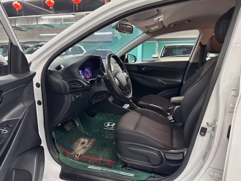 成都20年现代悦动6