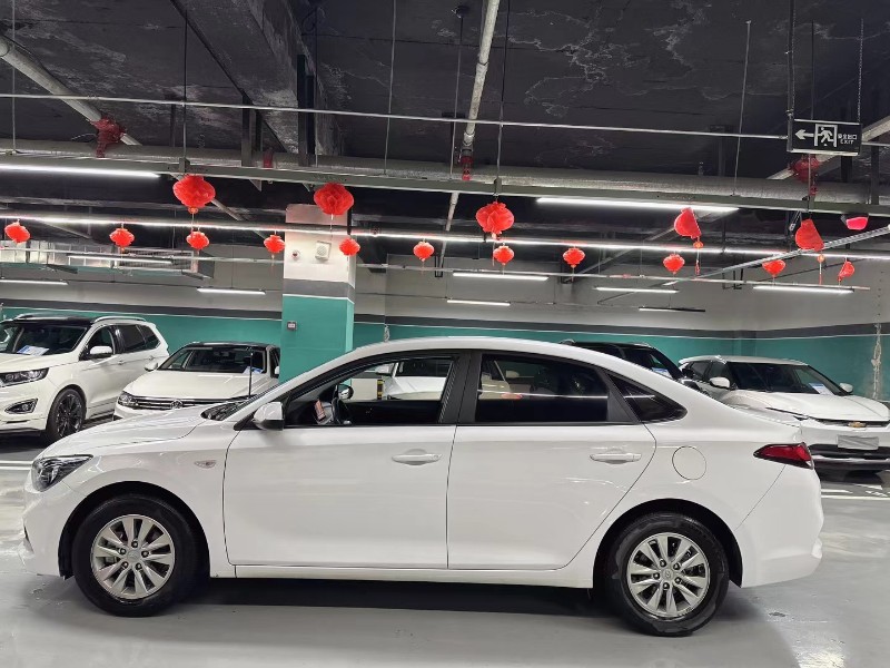 成都20年现代悦动8