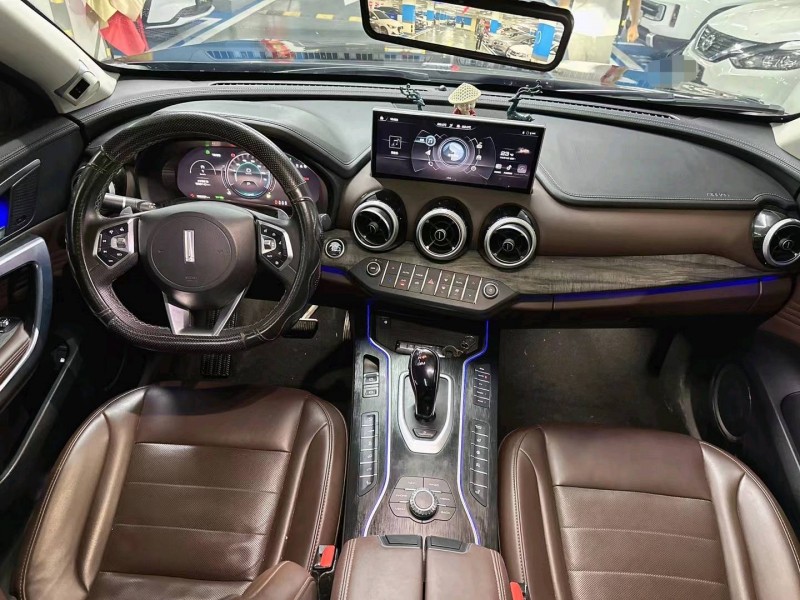 成都20年长城汽车魏牌高山5