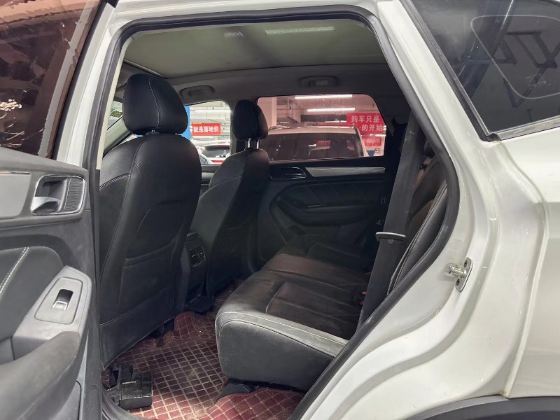 成都17年荣威RX56