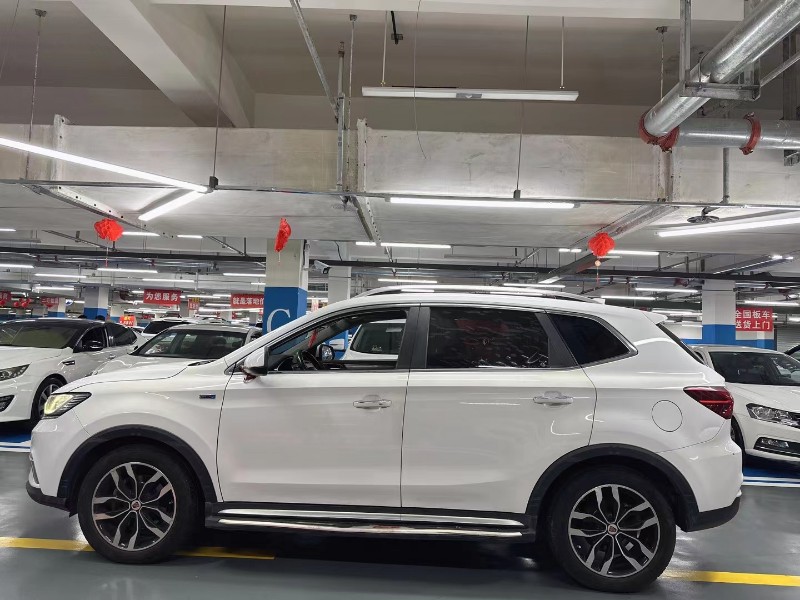 成都17年荣威RX58