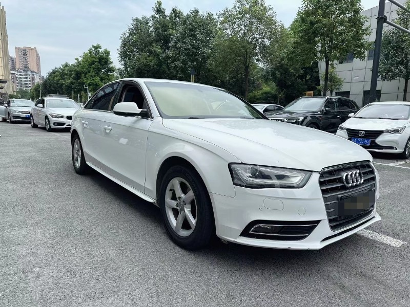 成都14年奥迪A4L3