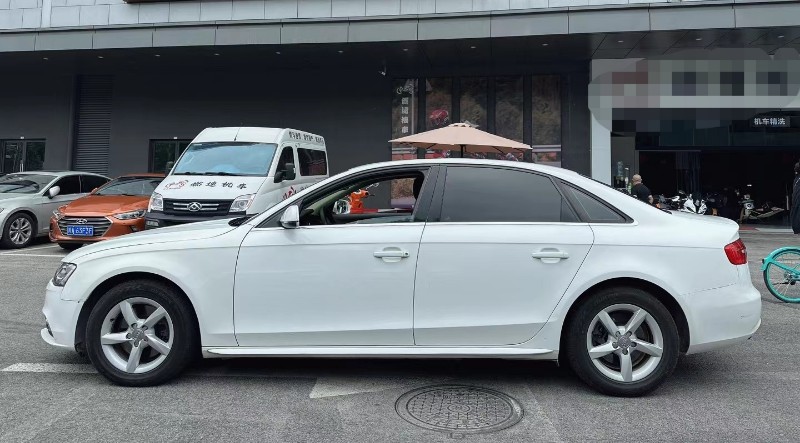 成都14年奥迪A4L8