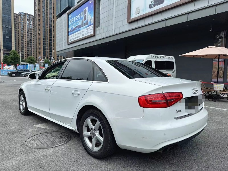成都14年奥迪A4L9
