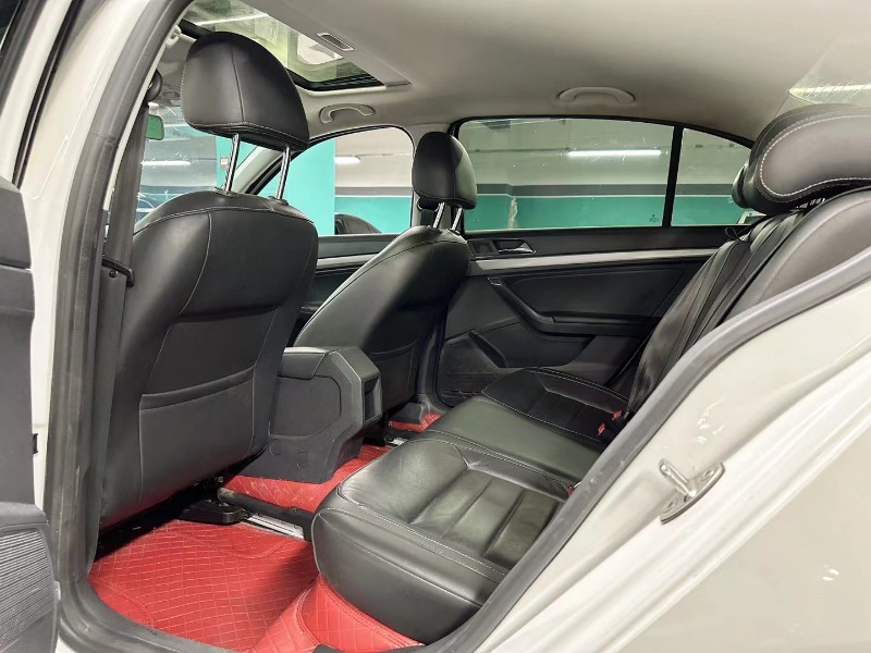 成都19年大众朗逸6