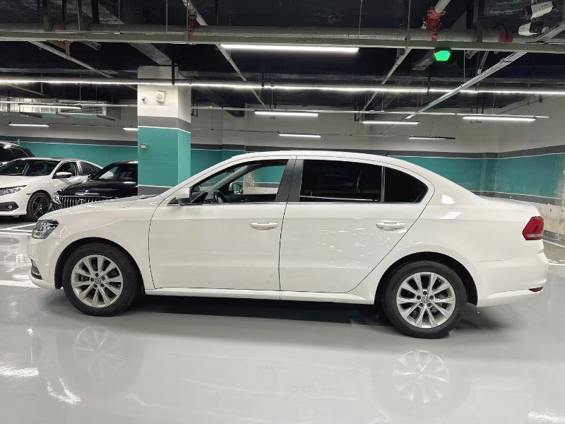 成都19年大众朗逸8