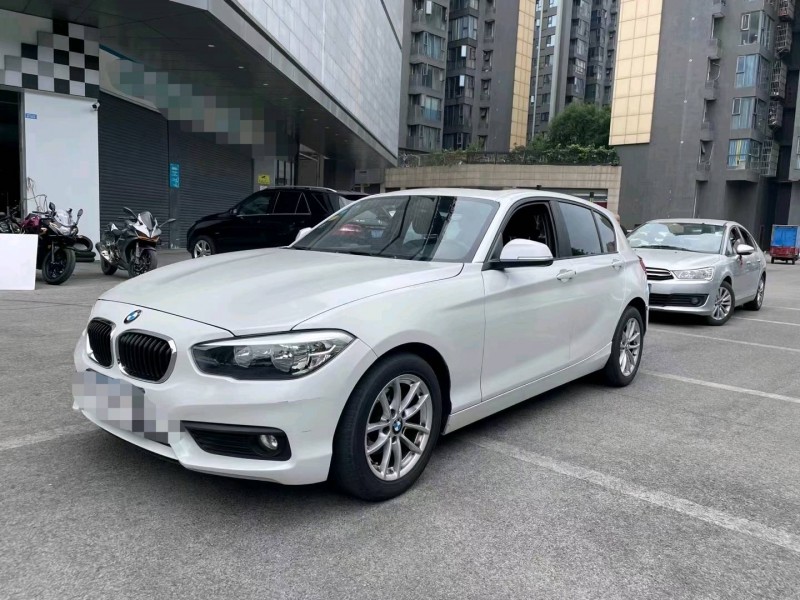 成都17年宝马1系2