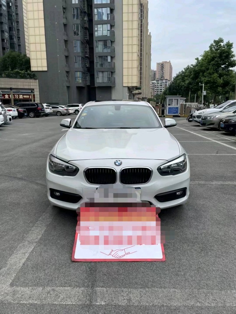 成都17年宝马1系1