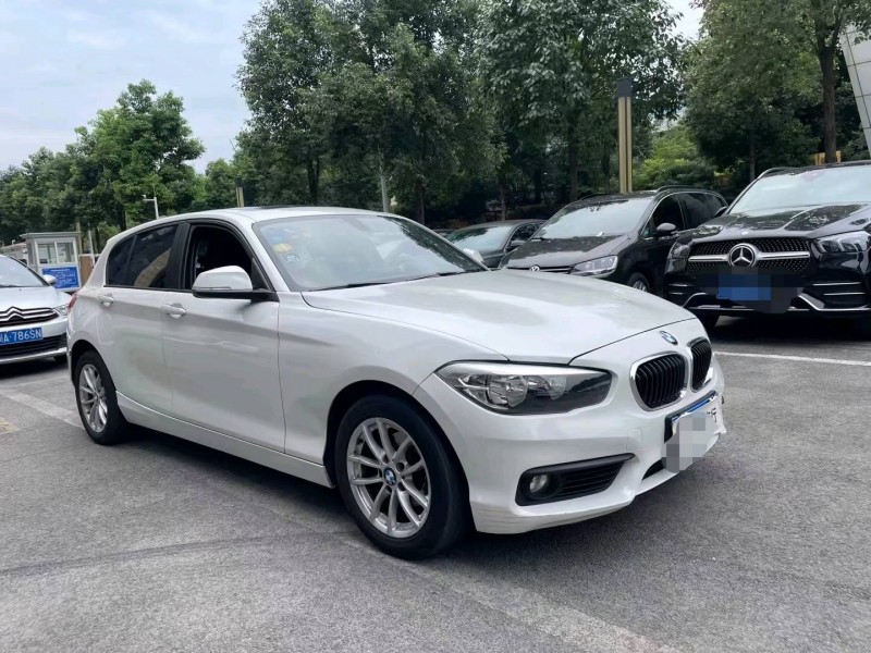 成都17年宝马1系3