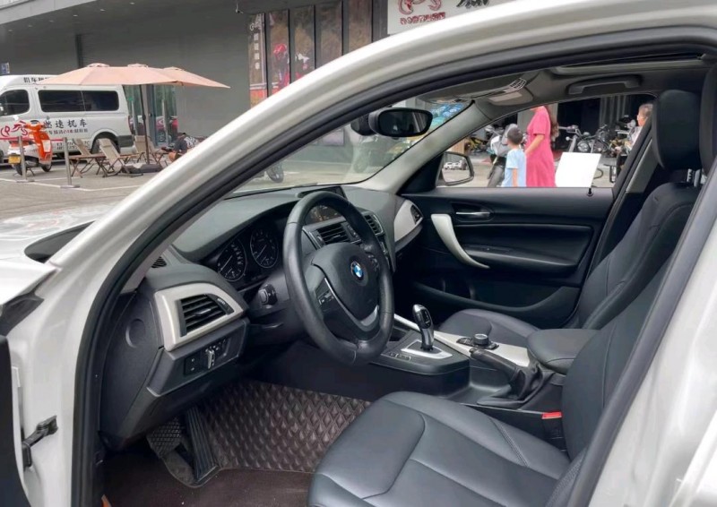 成都17年宝马1系4