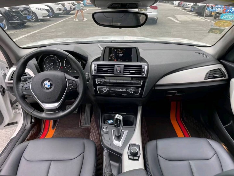 成都17年宝马1系5